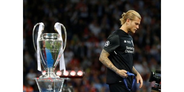 Bramkarz rzuca piłkę do Realu Madryt